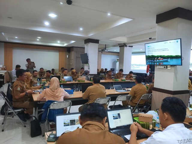 Participants testing online education platform